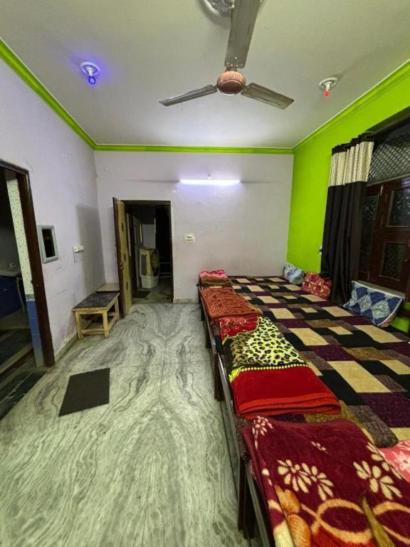 Maatu Shri Comfort Stay-Guest House ماثورا المظهر الخارجي الصورة