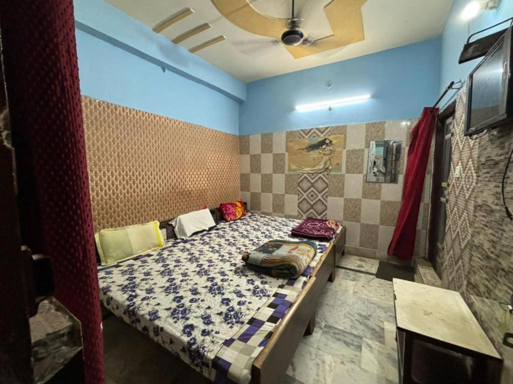 Maatu Shri Comfort Stay-Guest House ماثورا المظهر الخارجي الصورة